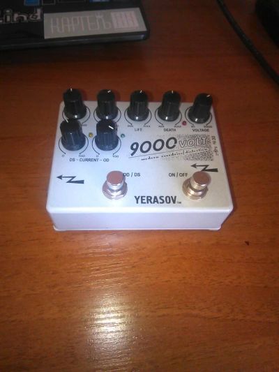 Лот: 9030203. Фото: 1. Yerasov 9000 Volt. Гитарные эффекты и комбоусилители