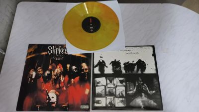Лот: 19968600. Фото: 1. Slipknot 1999 LP Orange/yellow... Аудиозаписи