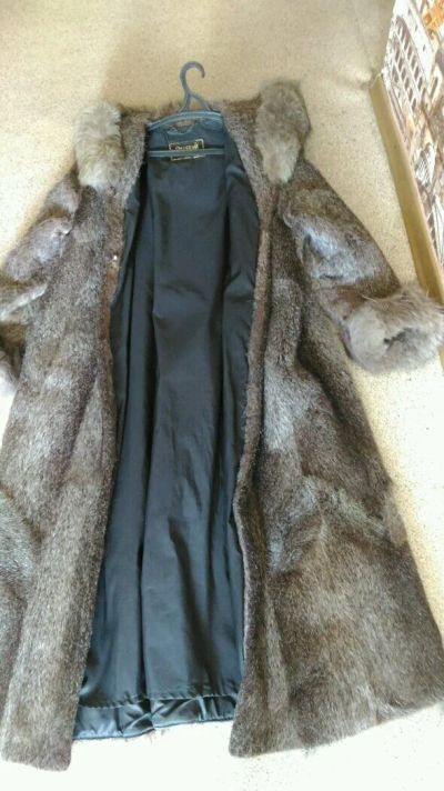 Лот: 9942152. Фото: 1. Шуба нутриевая с песцом. Верхняя одежда