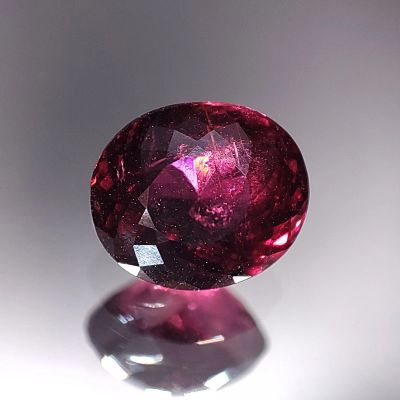 Лот: 21560119. Фото: 1. 2.96 ct. Турмалин рубеллит, овал... Драгоценные и поделочные камни