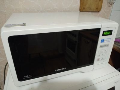 Лот: 18879468. Фото: 1. Микроволновая печь Samsung. Микроволновки, мини-печи