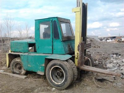 Лот: 2735887. Фото: 1. автопогрузчик Львов 1992 г. рабочий. Грузовики, автобусы, спецтехника