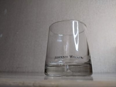 Лот: 20966064. Фото: 1. Коробка фирменных бокалов Johnnie... Кружки, стаканы, бокалы
