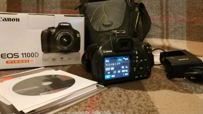 Лот: 12586166. Фото: 1. Зеркальный фотоаппарат Canon EOS... Цифровые зеркальные