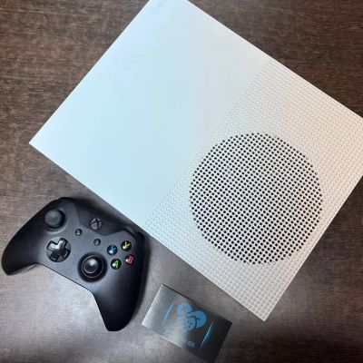 Лот: 21974197. Фото: 1. Игровая приставка Xbox One S 1000gb... Игровые приставки, консоли