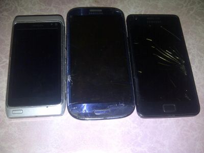 Лот: 4743079. Фото: 1. Samsung i9100 Samsung i9300 Nokia... Кнопочные мобильные телефоны