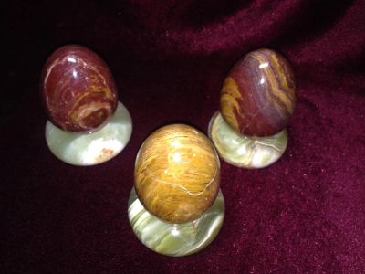 Лот: 8332877. Фото: 1. Яйца с подставкой из оникса большие. Фигурки, статуэтки