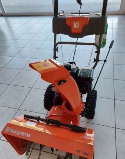 Лот: 21080154. Фото: 1. Снегоуборщик HUSQVARNA ST 124... Снегоходы, квадроциклы