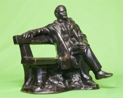 Лот: 906277. Фото: 1. "Ленин на скамейке" чугун КУСА... Скульптуры