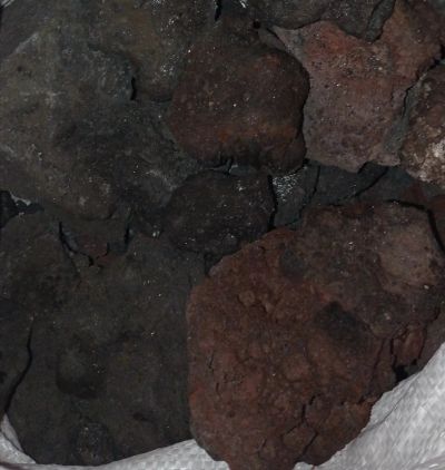 Лот: 16800760. Фото: 1. Черная и коричневая лава вулканическая... Грунты, украшения, наполнения