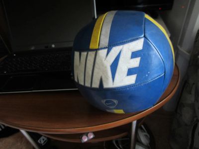 Лот: 4139302. Фото: 1. Мяч Nike! Смотрите лот!. Мячи, ракетки, шайбы, клюшки