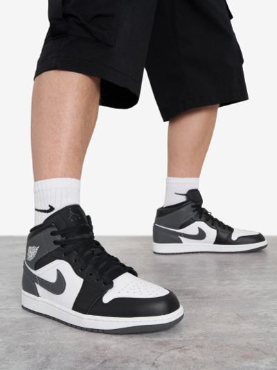 Лот: 25369751. Фото: 1. Кеды мужские Nike Air Jordan 1... Кеды, кроссовки, слипоны