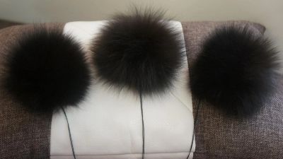 Лот: 6745460. Фото: 1. Комплект помпонов на шапочку и... Головные уборы