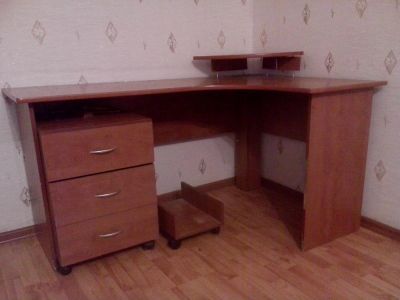 Лот: 4518320. Фото: 1. компьютерный стол угловой. Компьютерные и письменные столы