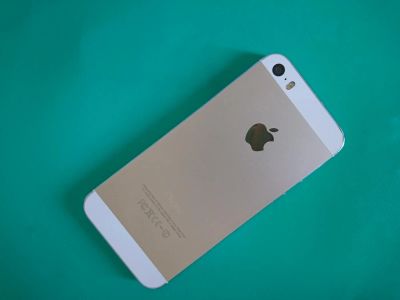 Лот: 8371728. Фото: 1. IPhone 5s золото 32гб. Смартфоны