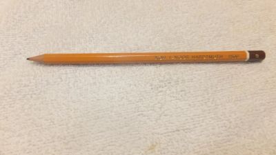 Лот: 4960504. Фото: 1. Карандаш ч/гр В, KOH-I-NOOR. Ручки, карандаши, маркеры