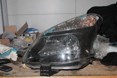 Лот: 2845473. Фото: 1. Фары Toyota Ractis ncp-scp 100-105. Оптика и освещение