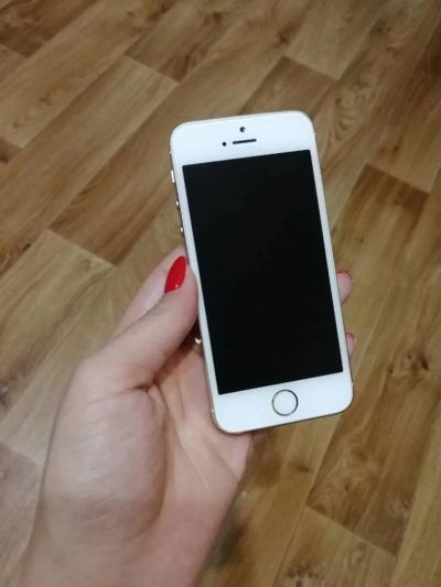 Лот: 11157847. Фото: 1. IPhone 5s 64gb gold. Смартфоны