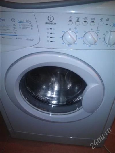 Лот: 2439051. Фото: 1. Узкая стиральная машинка INDESIT... Стиральные машины