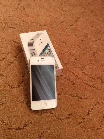 Лот: 3745772. Фото: 1. IPhone 4S 16gb white. Смартфоны