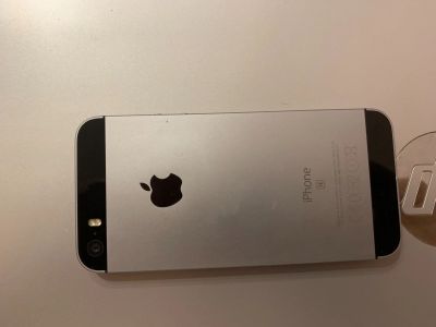 Лот: 14008044. Фото: 1. iPhone se. Смартфоны