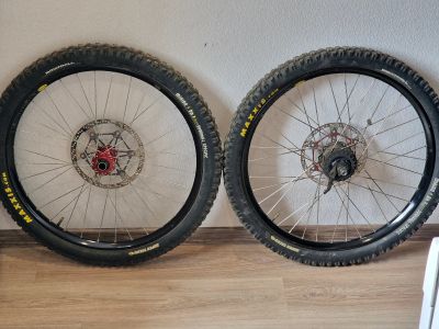 Лот: 20543308. Фото: 1. Покрышки maxxis downhill 2.5. Запчасти