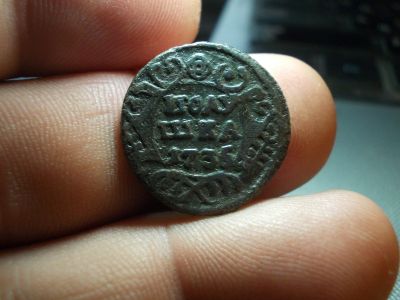 Лот: 13236230. Фото: 1. Отличная рельефная полушка 1735... Россия до 1917 года
