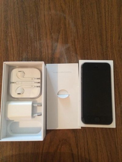Лот: 7451339. Фото: 1. iPhone 5s 16gb на гарантии. Смартфоны