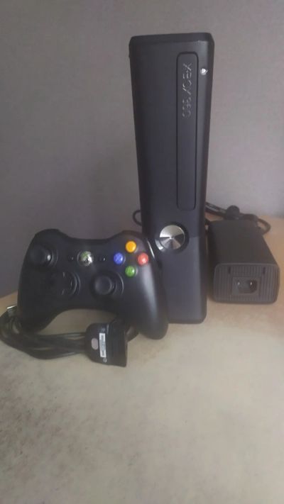 Лот: 17766845. Фото: 1. Xbox 360 Slim Прошитый Freeboot. Игровые приставки, консоли