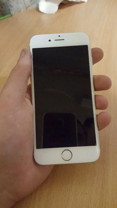 Лот: 11118628. Фото: 1. IPhone 6 16GB white. Смартфоны