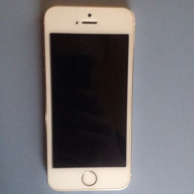 Лот: 7521517. Фото: 1. iPHONE 5s gold. Смартфоны