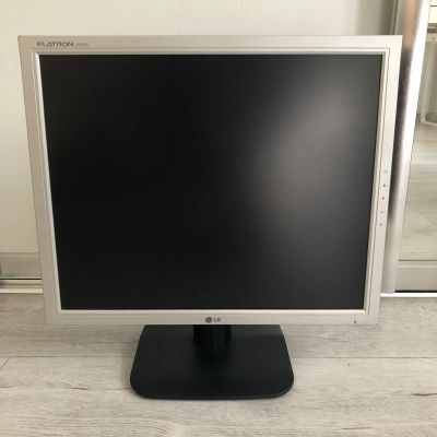 Лот: 16430553. Фото: 1. монитор lg flatron l1918s-sn. ЖК-мониторы