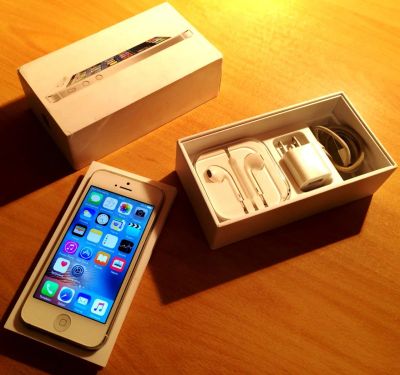 Лот: 6681960. Фото: 1. iPhone 5 16Gb White Срочно срочно... Смартфоны