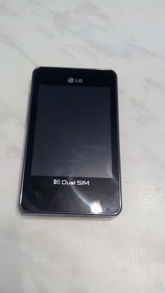 Лот: 6459650. Фото: 1. смартфон LG Optimus L3 Dual SIM. Смартфоны