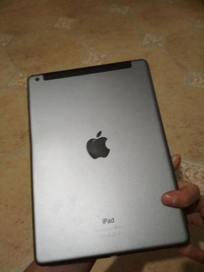 Лот: 10813779. Фото: 1. Ipad Air Space Gray 64Gb Wi-Fi... Планшеты