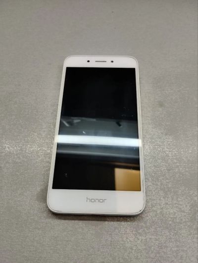 Лот: 25517419. Фото: 1. Смартфон Honor Не включается... Смартфоны