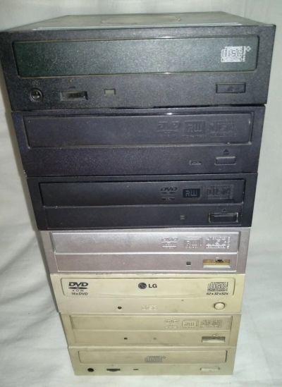 Лот: 18475362. Фото: 1. 7 приводов DVD и CD (вывоз с ул... Приводы CD, DVD, BR, FDD