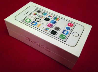 Лот: 3474897. Фото: 1. iPhone 5S 16GB НОВЫЙ золотой запечатанный. Смартфоны