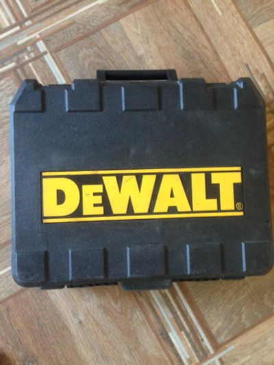 Лот: 7684072. Фото: 1. Шуруповерт с фонариком Dewalt. Электроинструмент