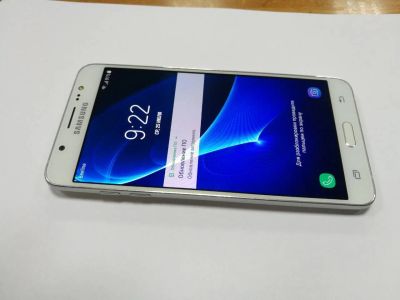 Лот: 11840340. Фото: 1. Samsung J7 2016 white. Смартфоны