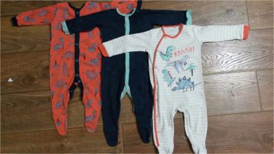 Лот: 8548916. Фото: 1. Комплект из трех ярких пижам с... Костюмы, пиджаки, комбинезоны