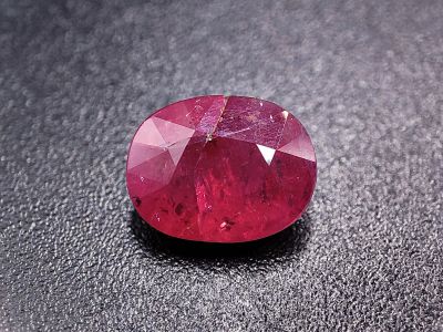 Лот: 20848930. Фото: 1. 2.01 ct. Рубин овал, не гретый... Драгоценные и поделочные камни