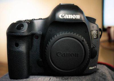 Лот: 6271111. Фото: 1. Canon 5d mark III Состояние нового... Цифровые зеркальные