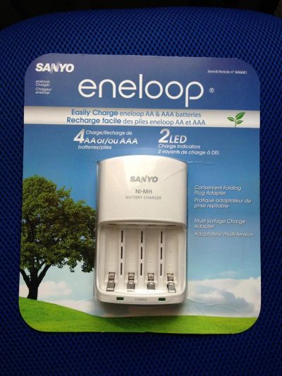 Лот: 3064154. Фото: 1. Зарядное устройство Sanyo Eneloop... Зарядные устройства, блоки питания для бытовой техники