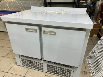 Лот: 23227884. Фото: 1. Стол холодильный 1000/700 с бортом... Холодильное
