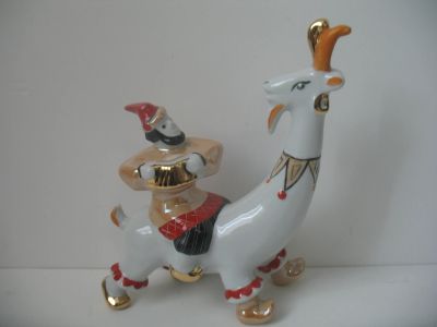 Лот: 20100274. Фото: 1. Потеха Шут на козле Скоморох Арлекин... Фарфор, керамика