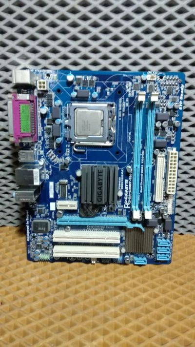Лот: 21102183. Фото: 1. Материнская плата Gigabyte GA-G41MT-S2PT. Материнские платы