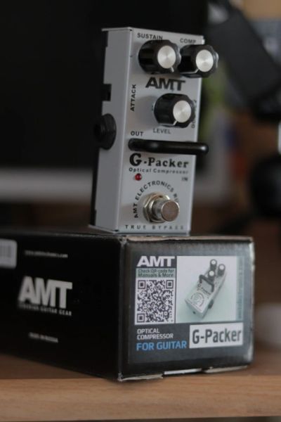 Лот: 15891452. Фото: 1. AMT G-packer гитарный компрессор... Гитарные эффекты и комбоусилители