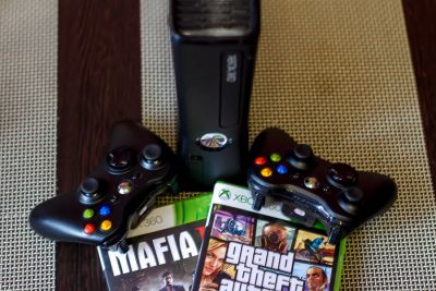 Лот: 4982784. Фото: 1. Xbox 360 slim+GTA5. Игровые приставки, консоли