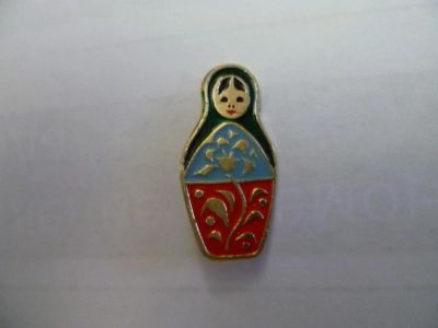 Лот: 4018249. Фото: 1. значок матрешка. Другое (значки, медали, жетоны)